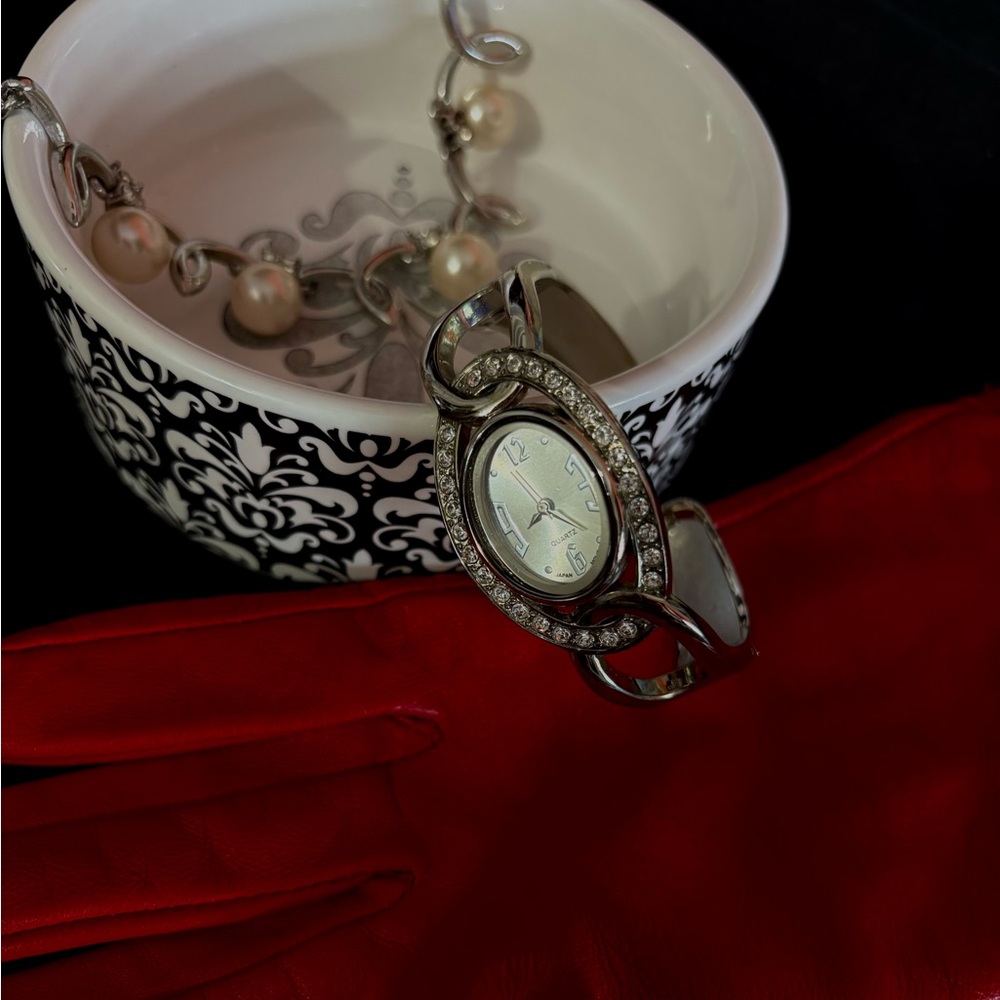 Elegant Silver Watch with Rhinestones